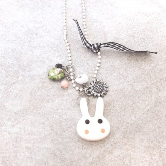 🥕 NEW CUTE Bunny Bow Necklace Rabbit - Picture 1 of 3
